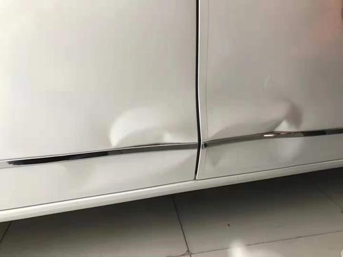車門(mén)凹陷修復(fù)前